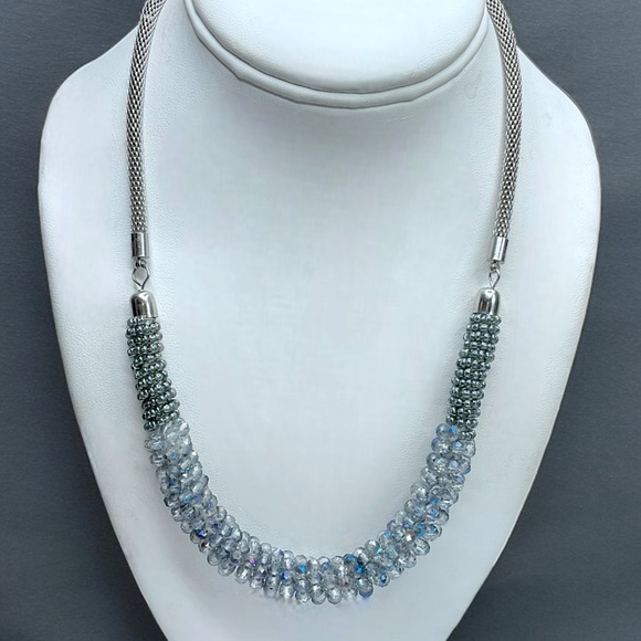 🌺Silver Crystal Necklace - Picture 9 of 9